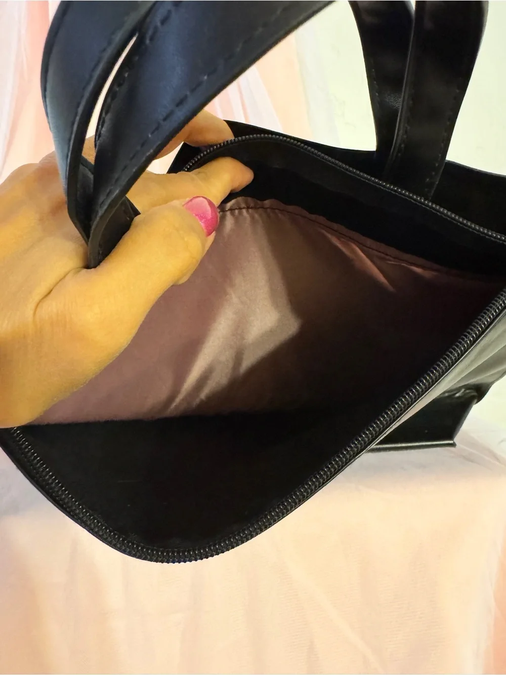👜Calvin Klein Black Zip Tote Bag Double Handles Pink Lined Pockets Silver HW